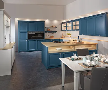Blaue Küche im Landhausstil