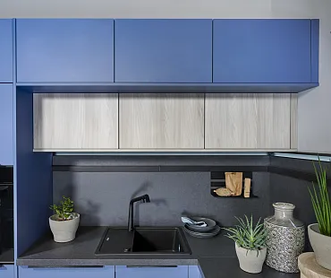 Grifflose blaue Küchenfronten