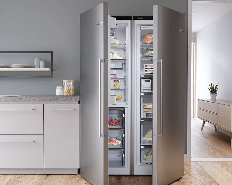 Side-by-Side Kühlschrank mit viel Platz zum Kühlen und Gefrieren