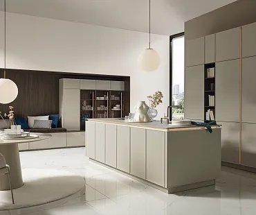 Puristische, grifflose Inselküche in Greige softmatt
