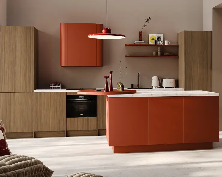 Designküche in Nussbaumoptik zu Fenix-Küchenfronten in Terrakotta