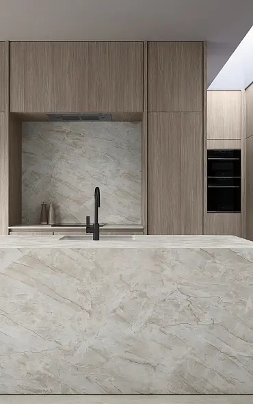 Kücheninsel und Rückwand in Dekton Nordal mit Äderung